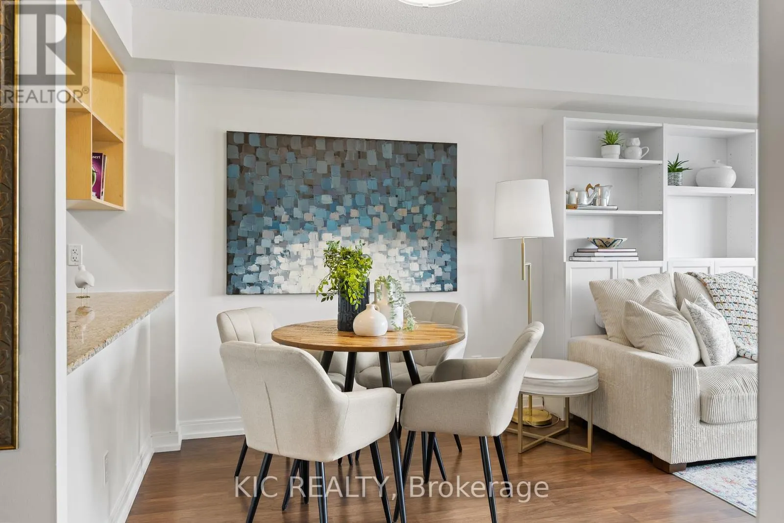 2312 - 181 VILLAGE GREEN SQUARE