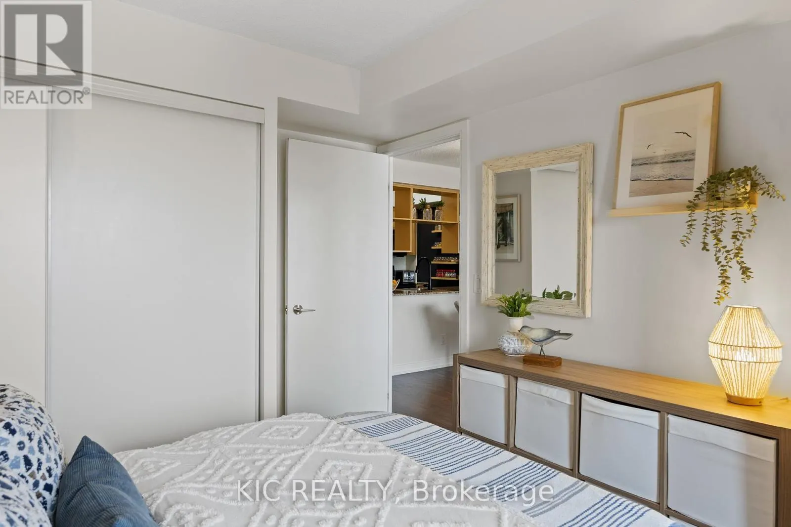 2312 - 181 VILLAGE GREEN SQUARE