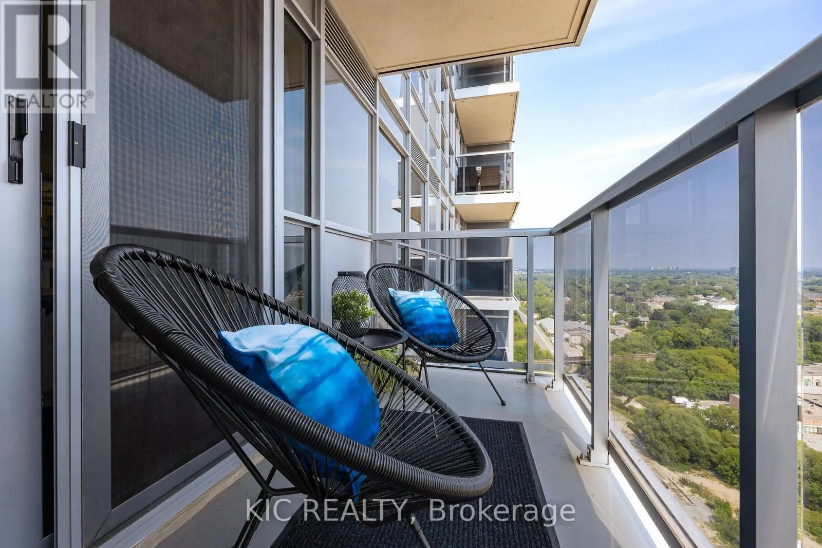 2312 - 181 VILLAGE GREEN SQUARE