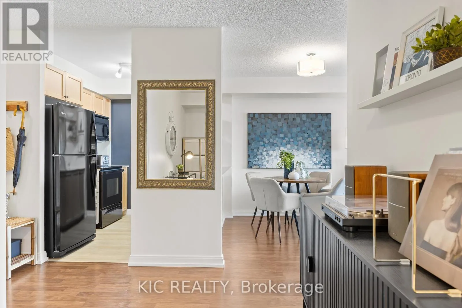 2312 - 181 VILLAGE GREEN SQUARE