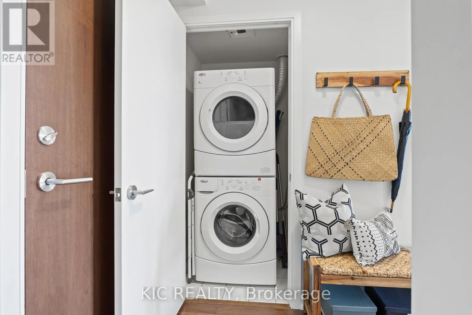 2312 - 181 VILLAGE GREEN SQUARE