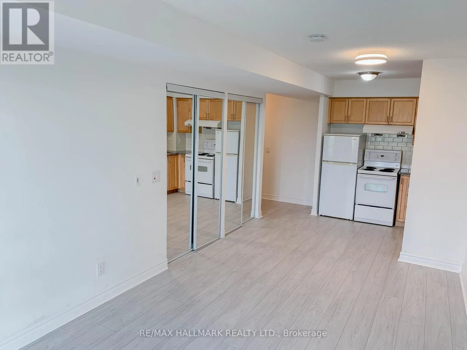 318 - 70 TOWN CENTRE COURT