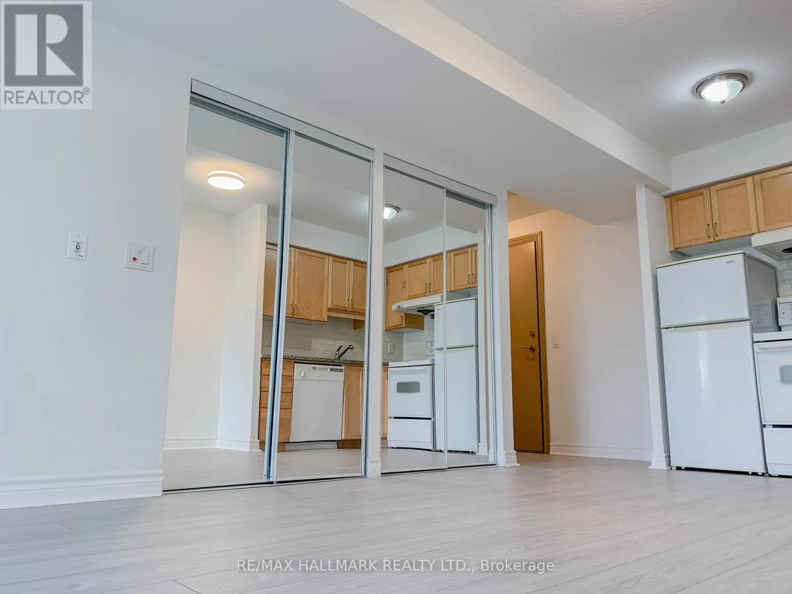 318 - 70 TOWN CENTRE COURT