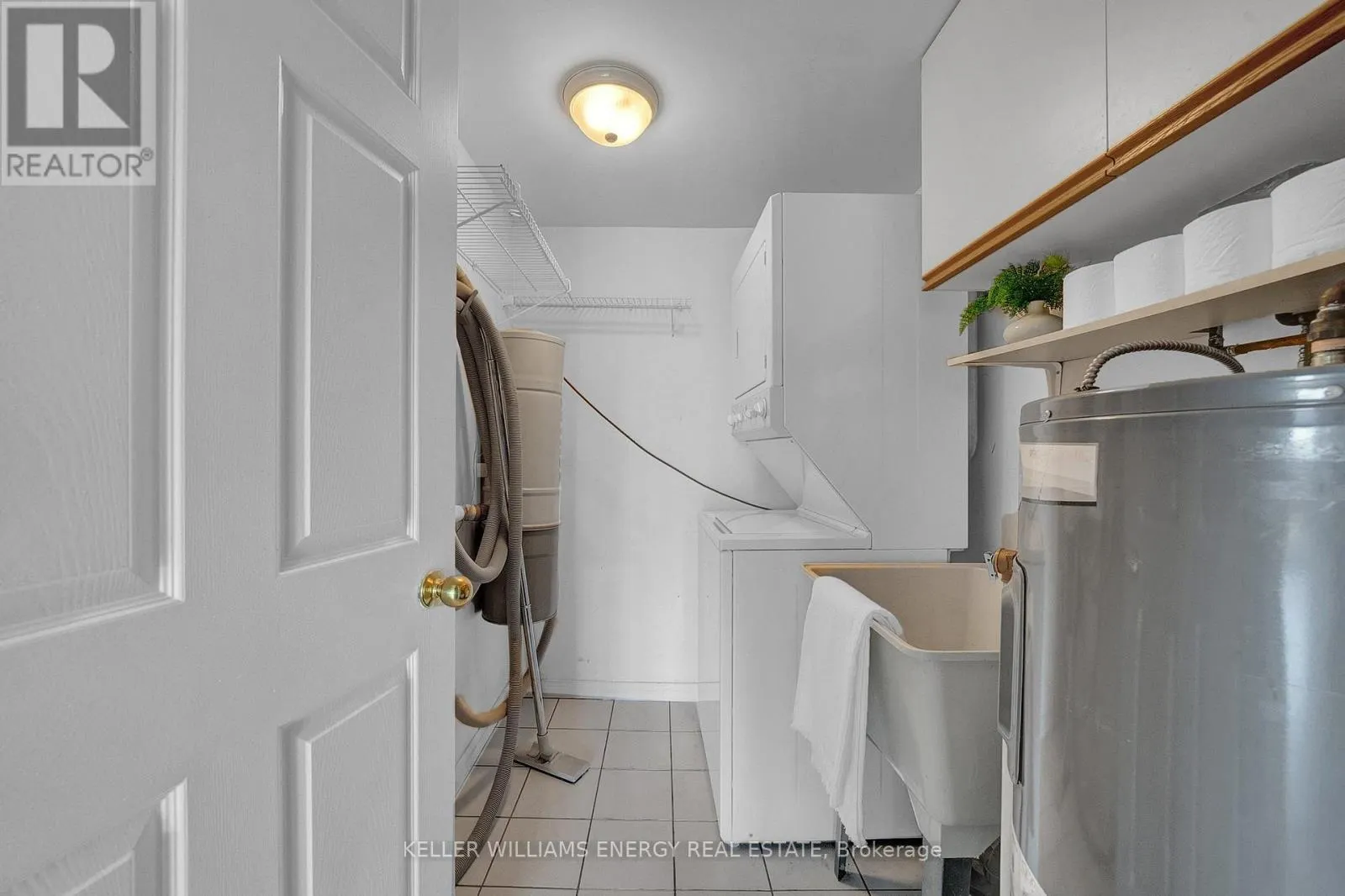 302 - 80 ATHOL STREET E, #302