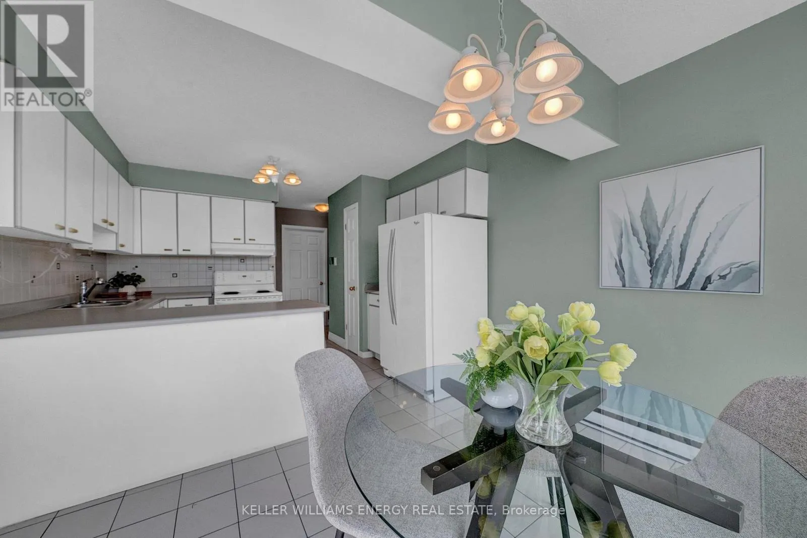 302 - 80 ATHOL STREET E, #302