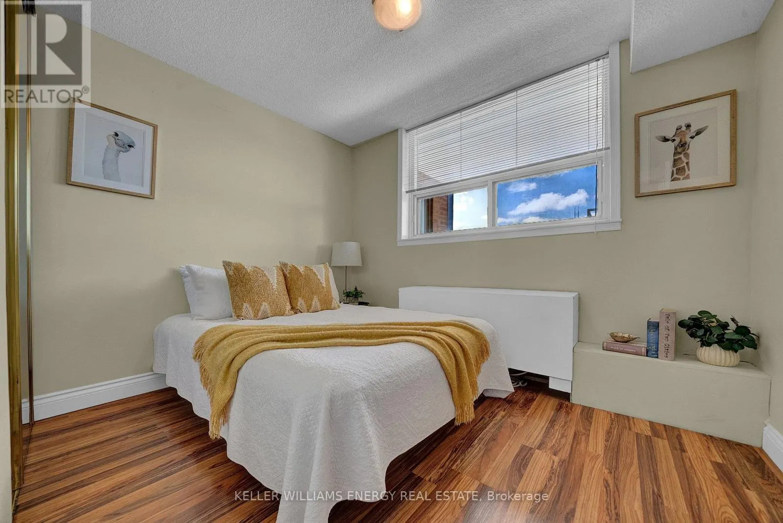 302 - 80 ATHOL STREET E, #302