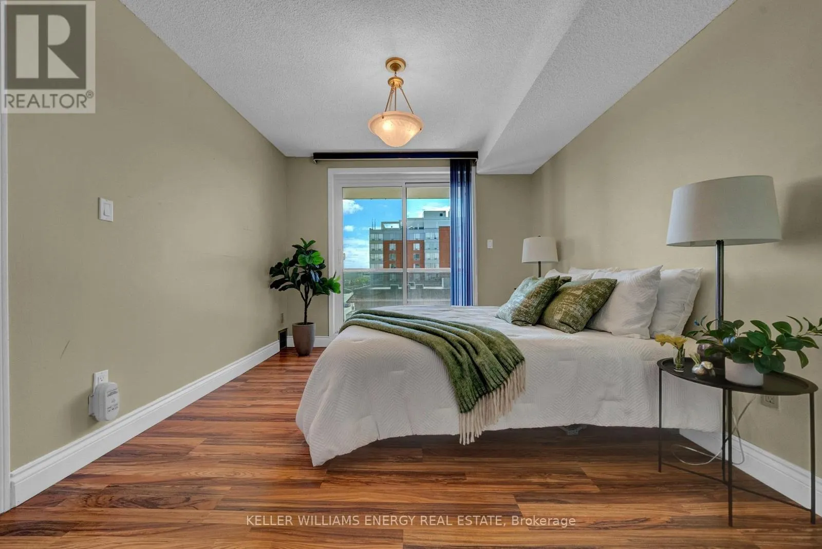 302 - 80 ATHOL STREET E, #302