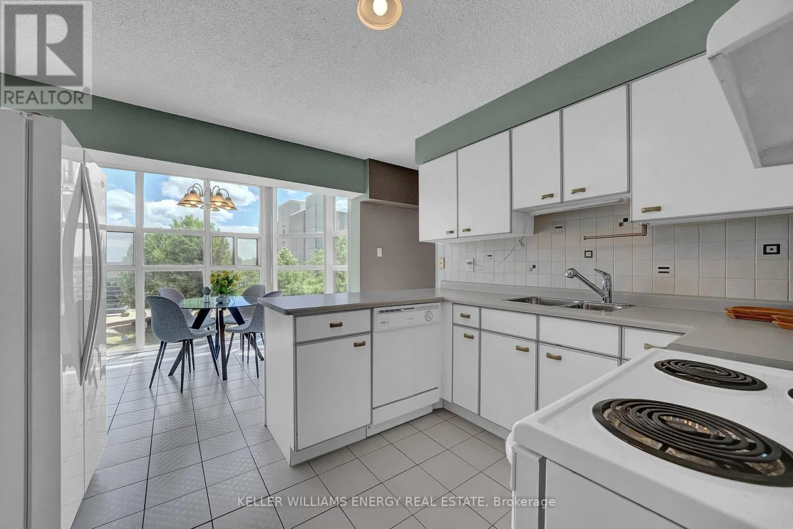 302 - 80 ATHOL STREET E, #302