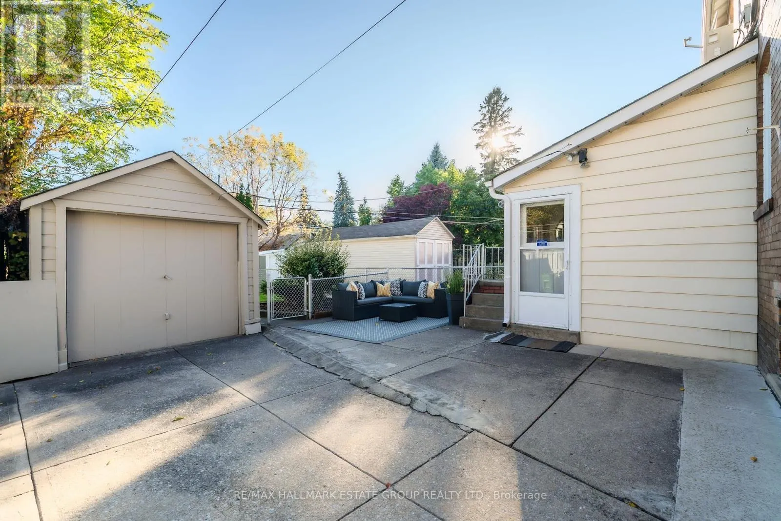 61 SPRINGDALE BOULEVARD