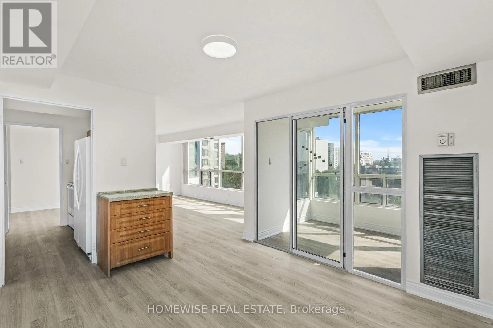 906 - 3050 ELLESMERE ROAD