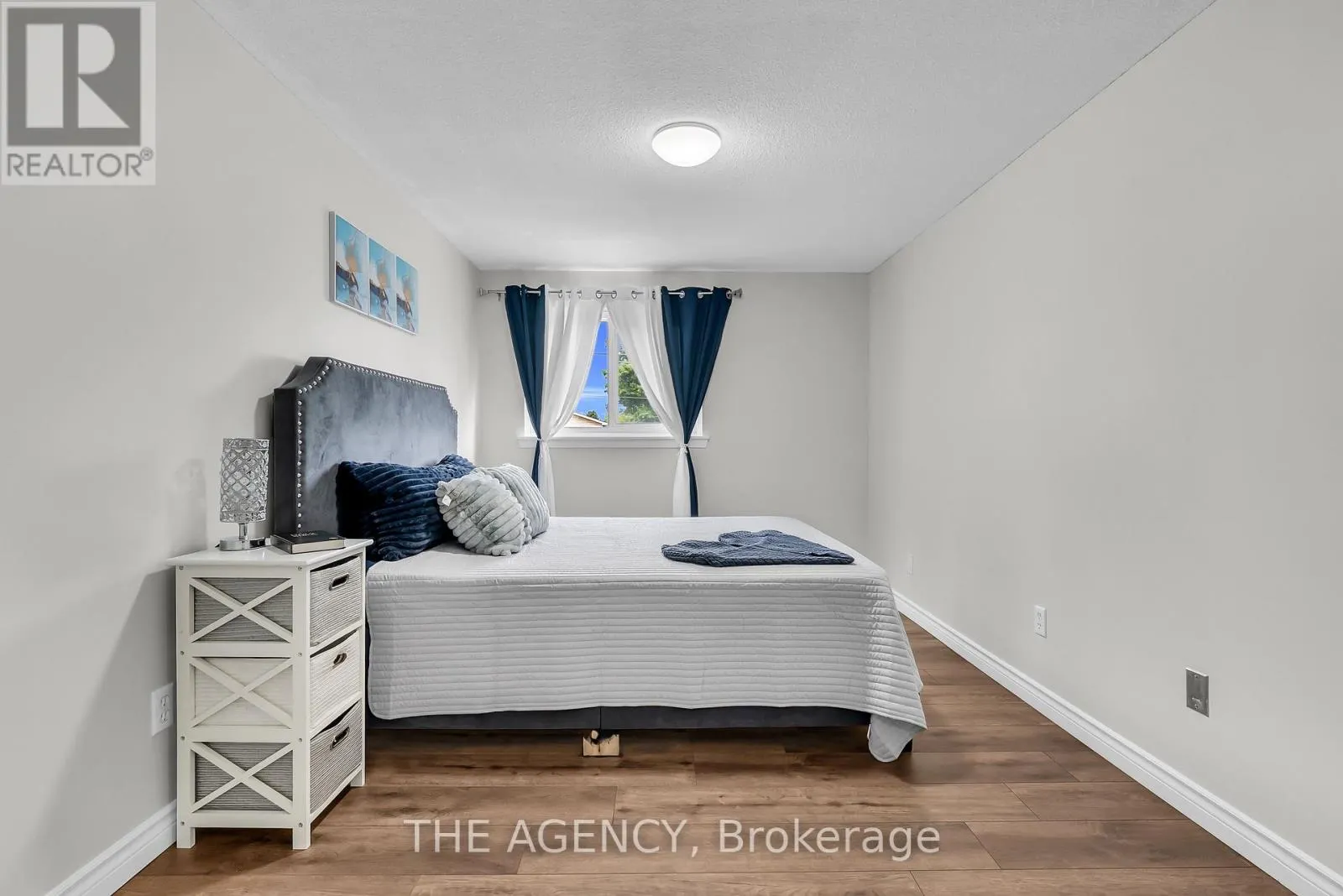 35 - 1333 MARY STREET N