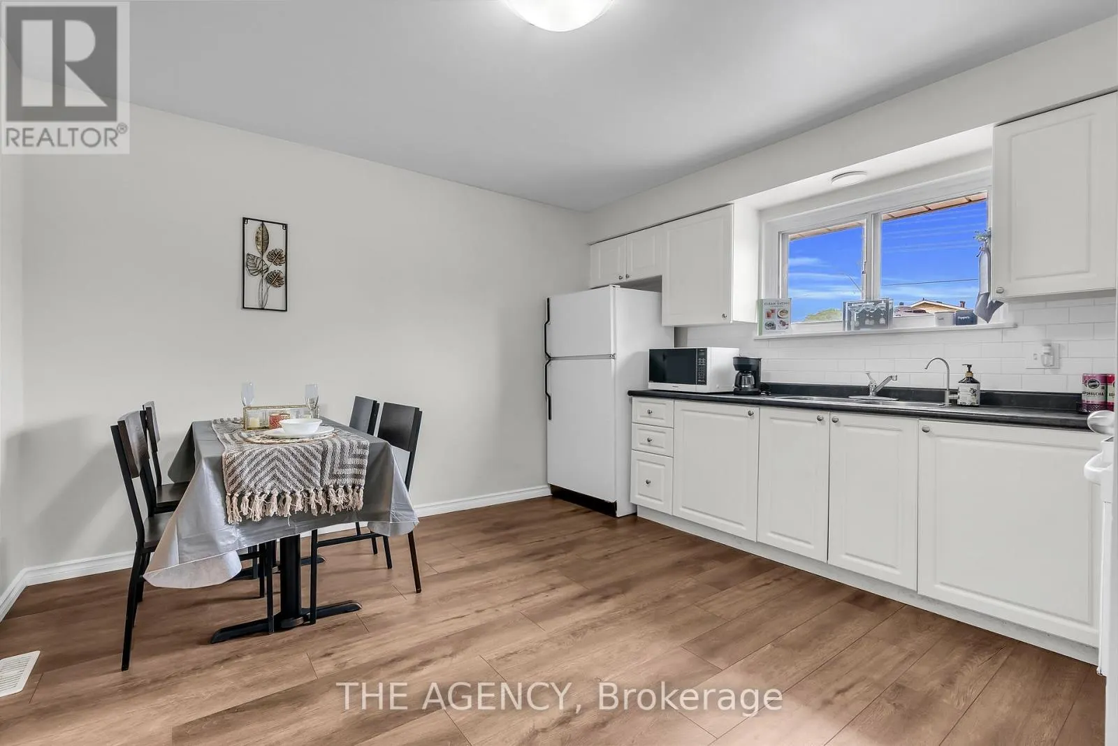 35 - 1333 MARY STREET N