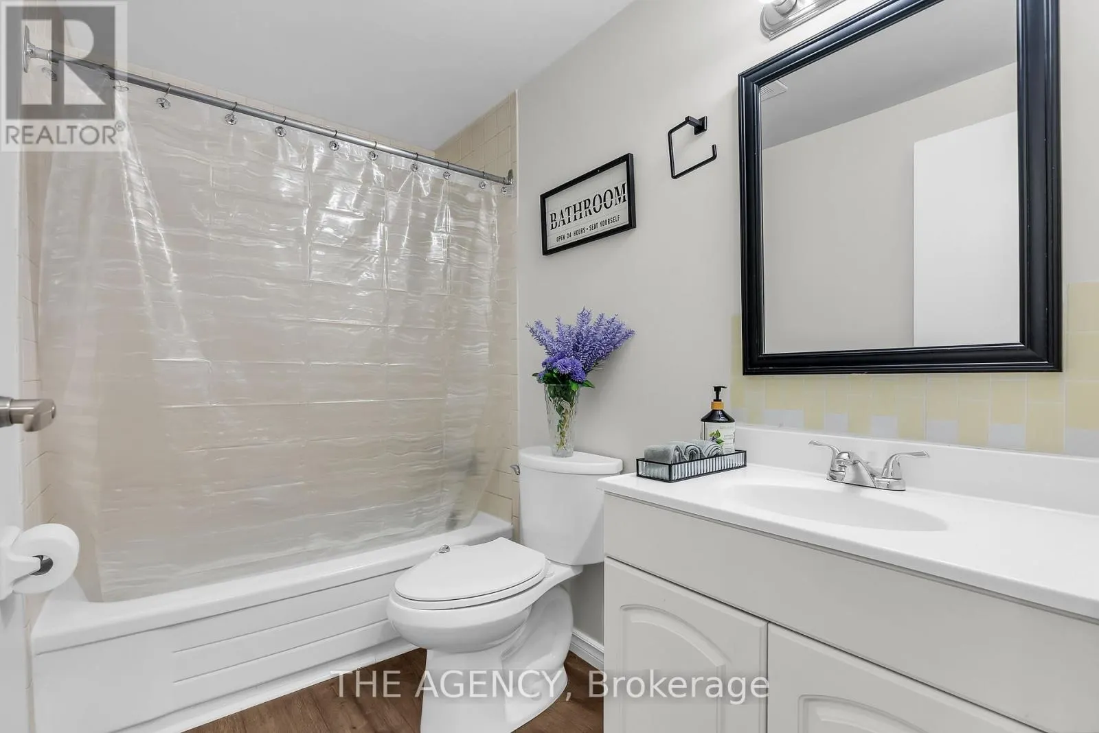 35 - 1333 MARY STREET N