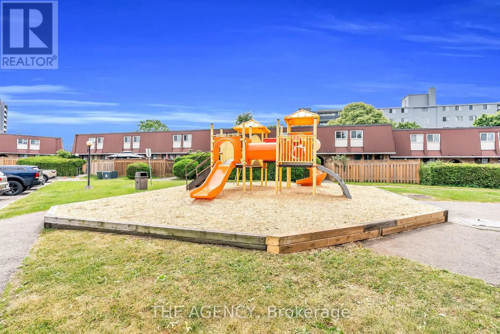 35 - 1333 MARY STREET N