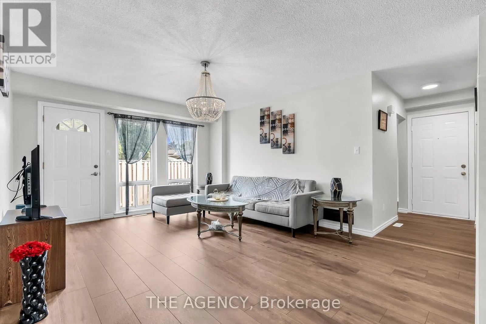 35 - 1333 MARY STREET N