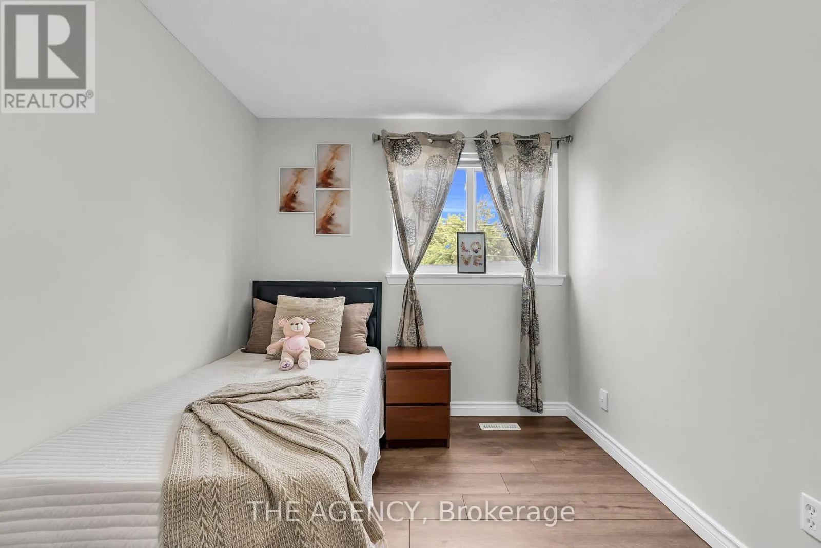 35 - 1333 MARY STREET N