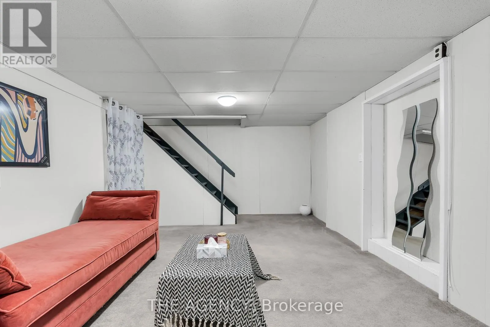 35 - 1333 MARY STREET N