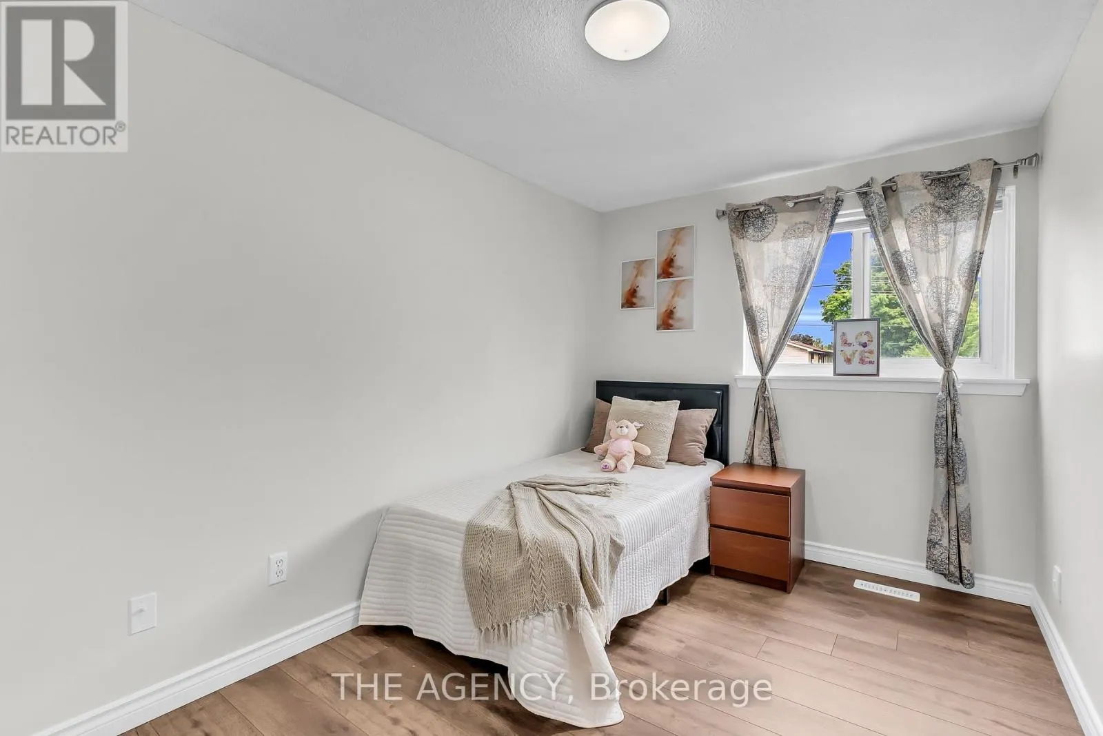 35 - 1333 MARY STREET N