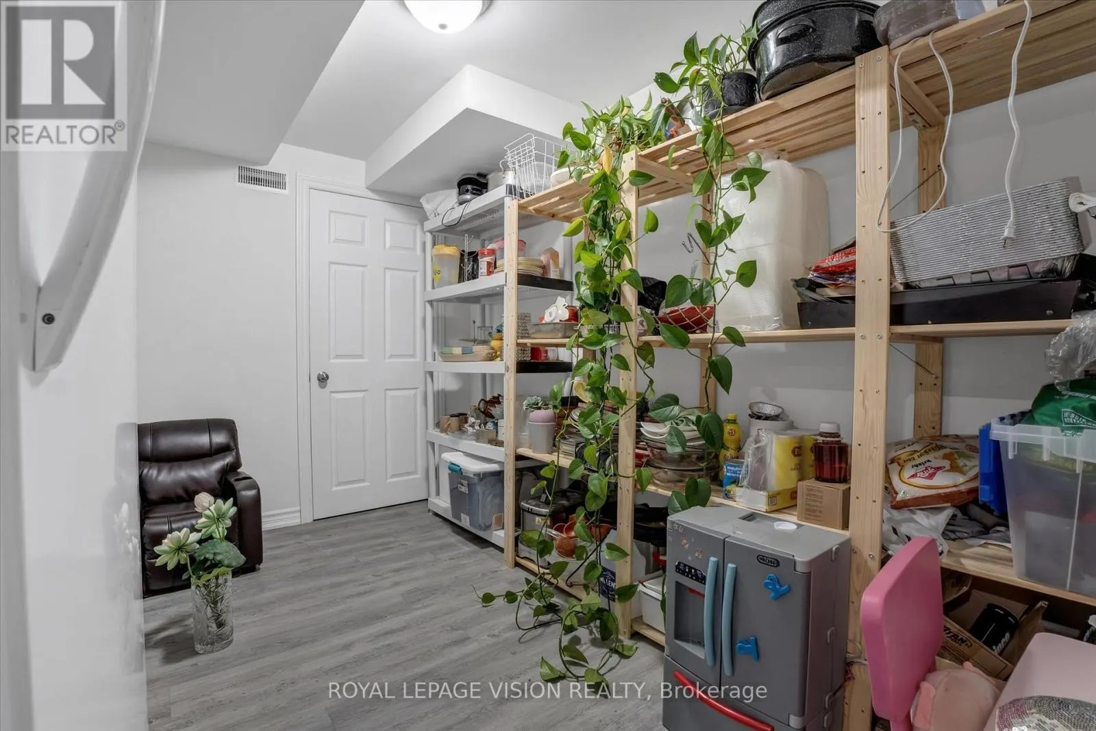 1330 ALDERGROVE DRIVE