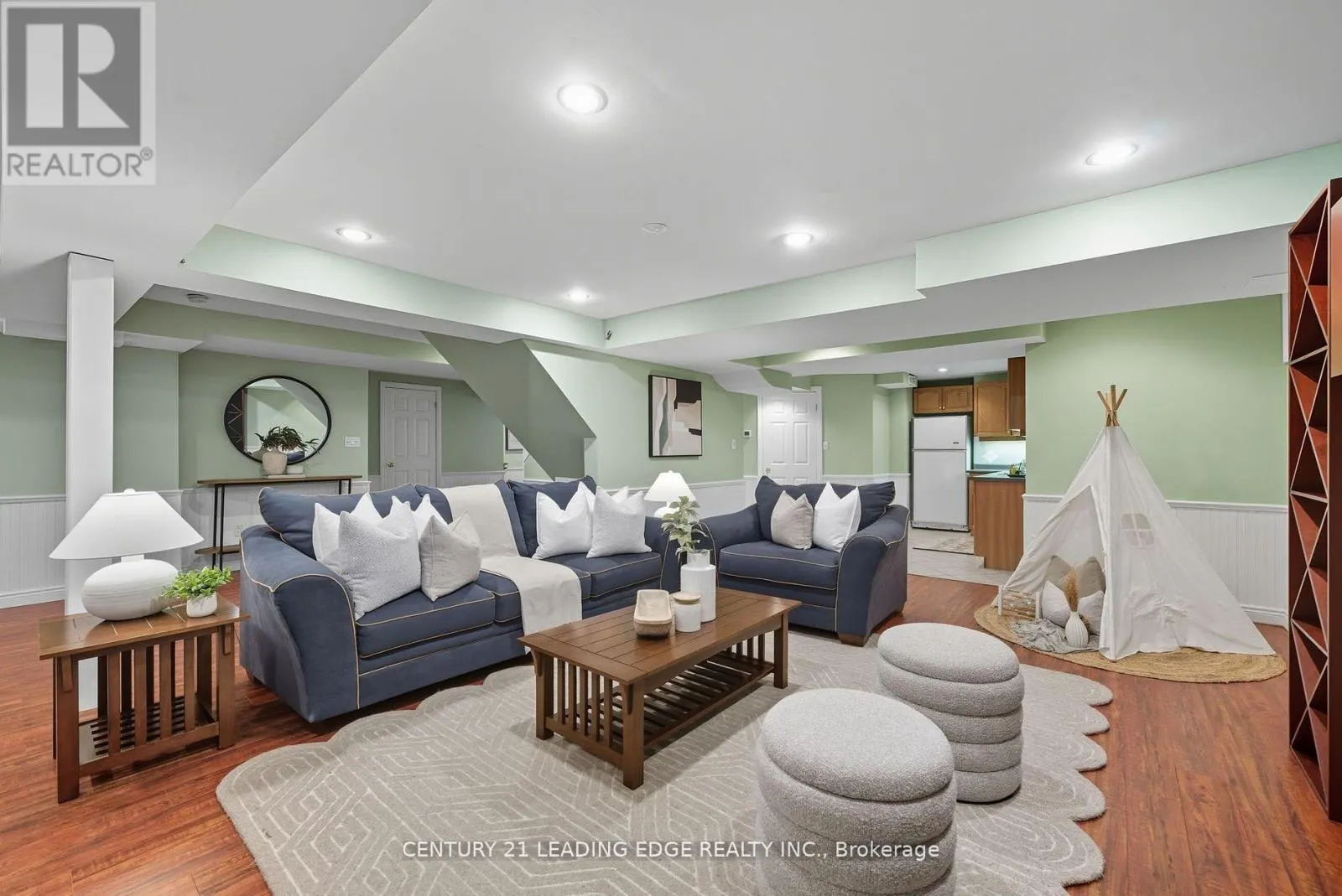 2308 ABBOTT CRESCENT