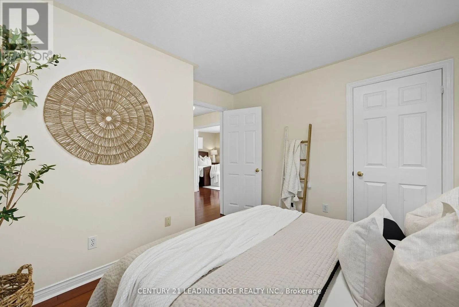 2308 ABBOTT CRESCENT