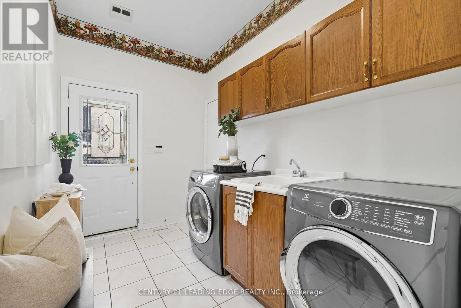 2308 ABBOTT CRESCENT