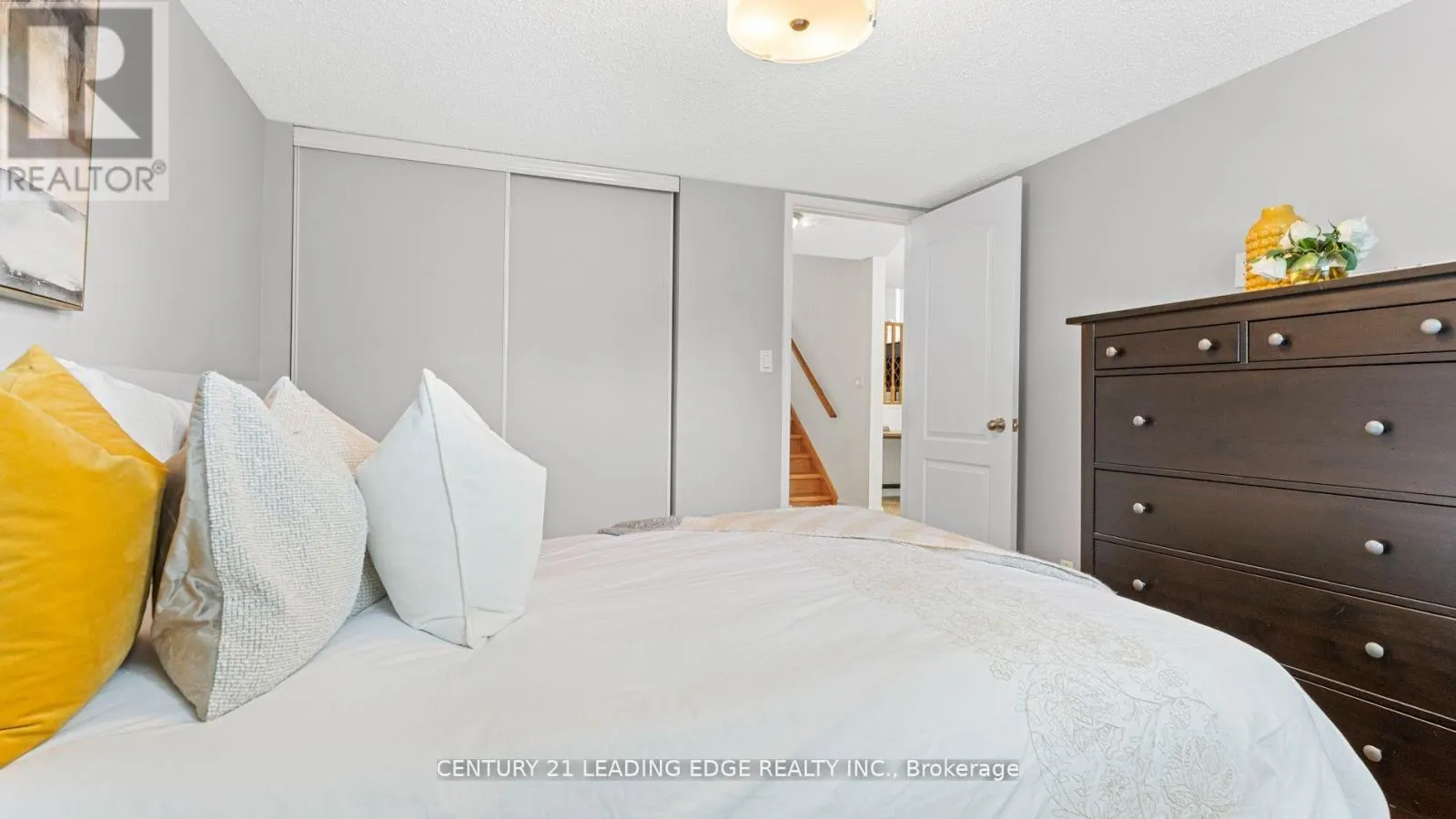 385 COMPTON CRESCENT