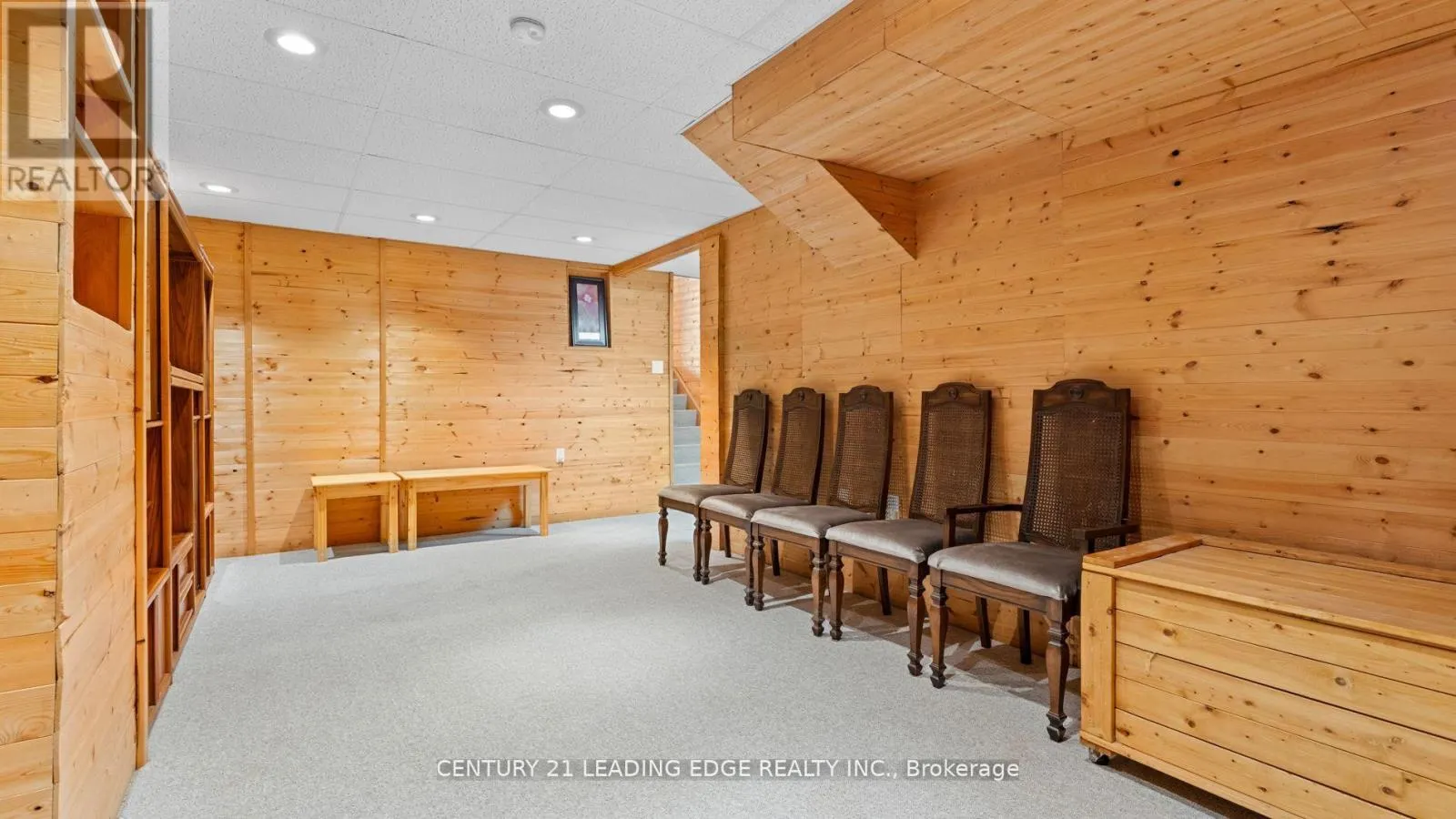 385 COMPTON CRESCENT