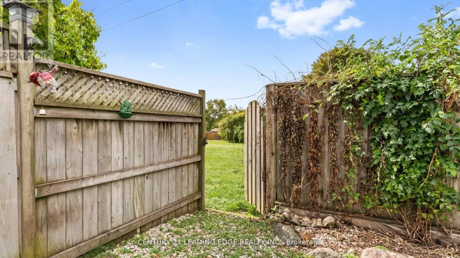 385 COMPTON CRESCENT