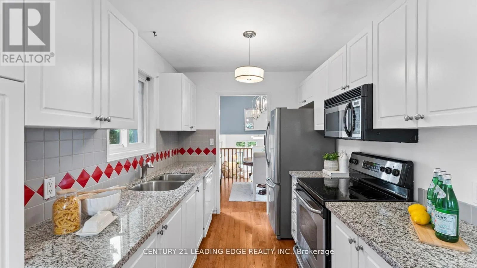 385 COMPTON CRESCENT