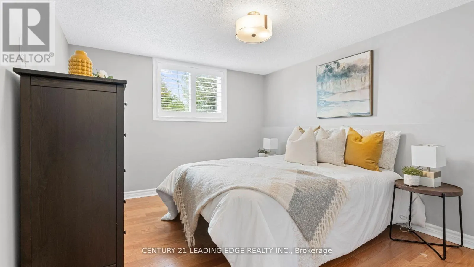 385 COMPTON CRESCENT