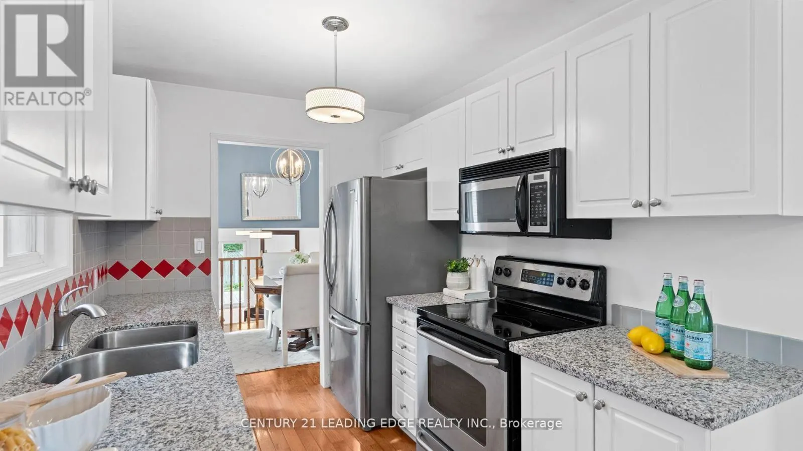 385 COMPTON CRESCENT