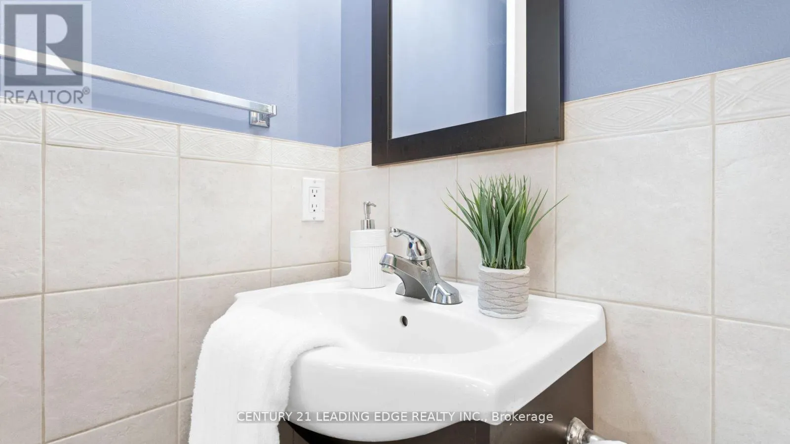 385 COMPTON CRESCENT