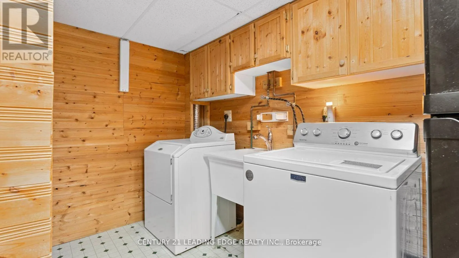 385 COMPTON CRESCENT