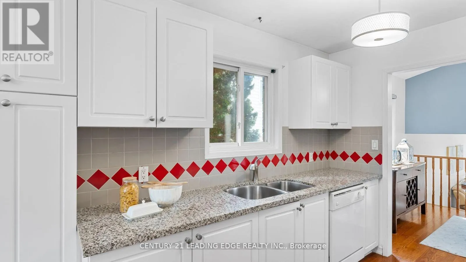 385 COMPTON CRESCENT