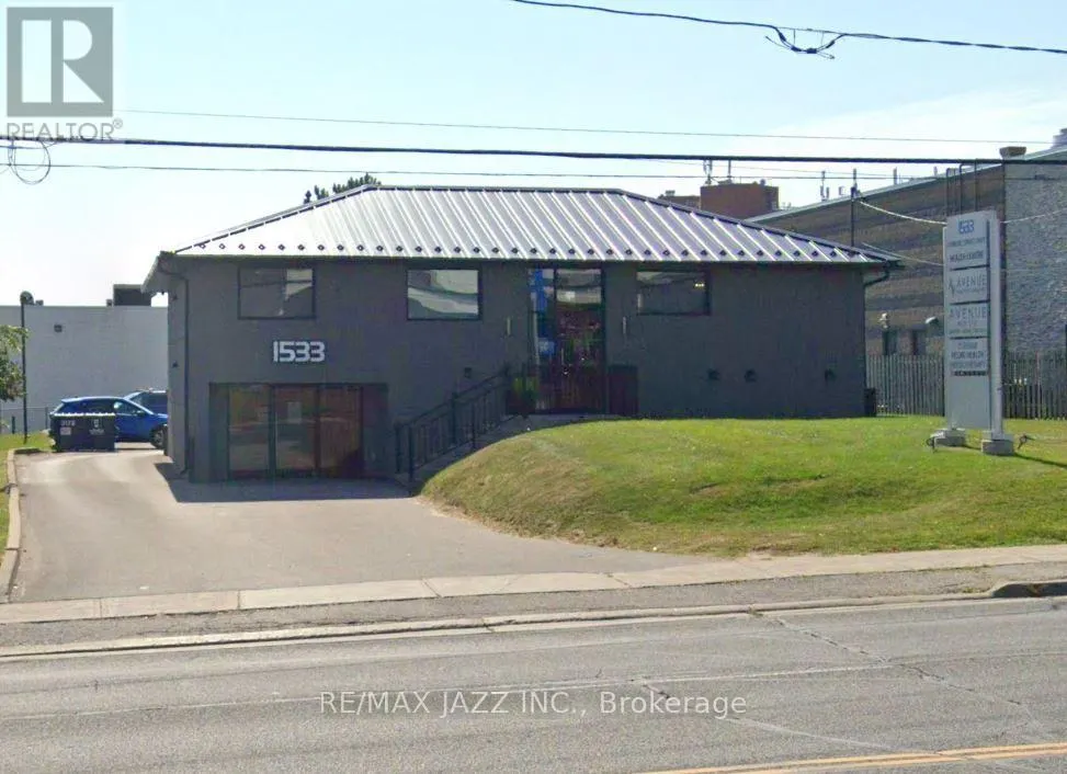 1533 DUNDAS STREET E