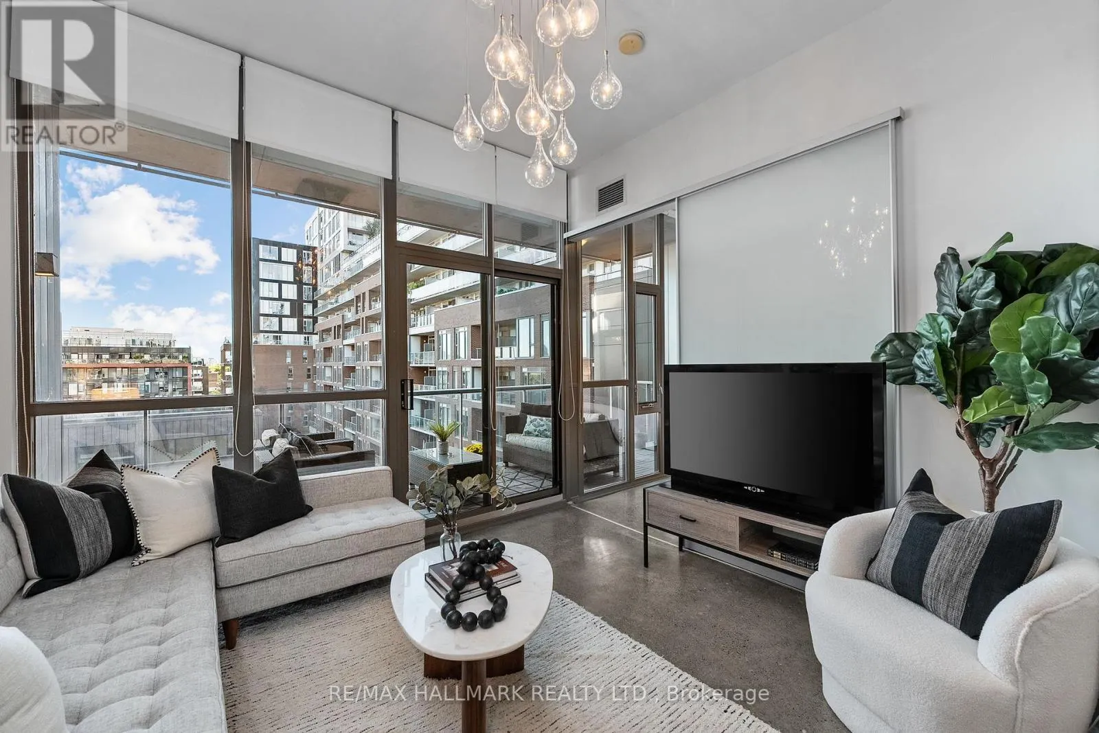 503 - 625 QUEEN STREET E