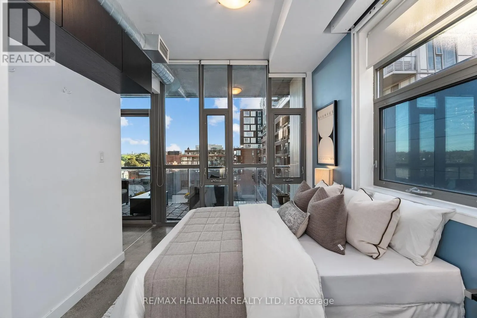 503 - 625 QUEEN STREET E