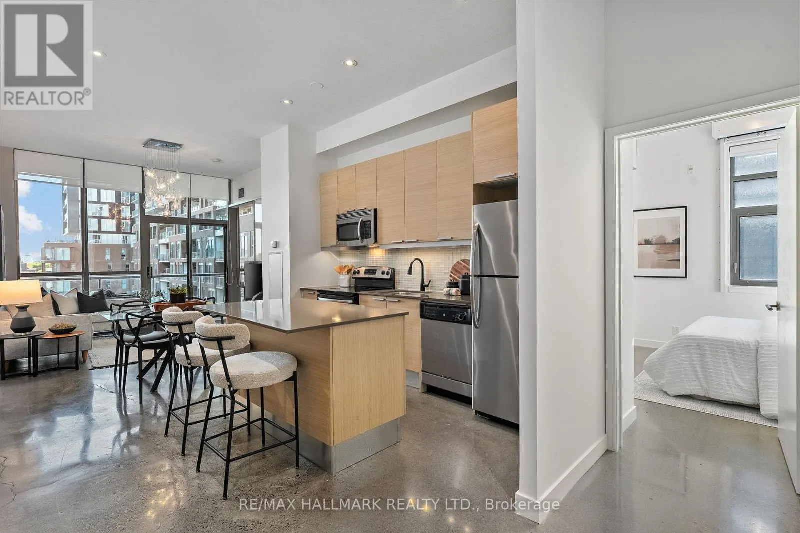 503 - 625 QUEEN STREET E