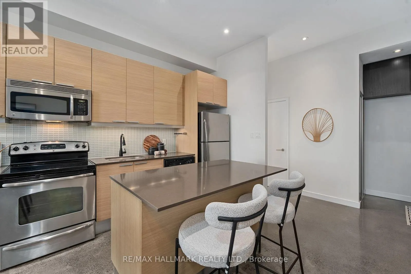 503 - 625 QUEEN STREET E