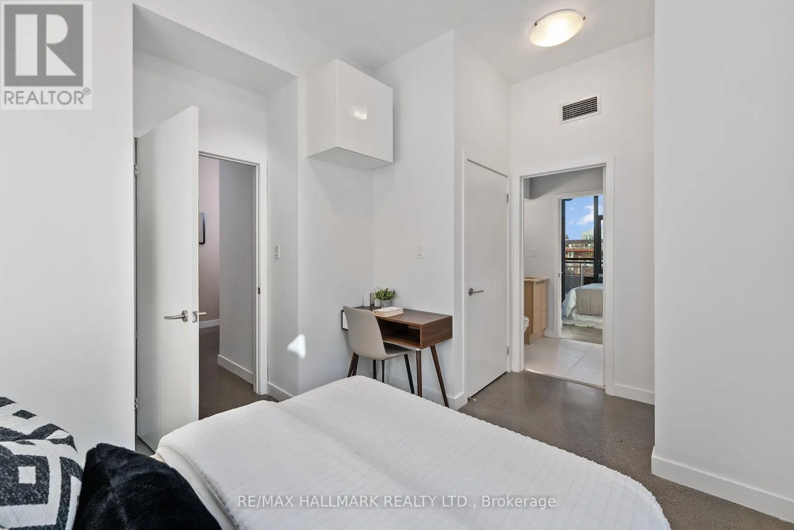 503 - 625 QUEEN STREET E