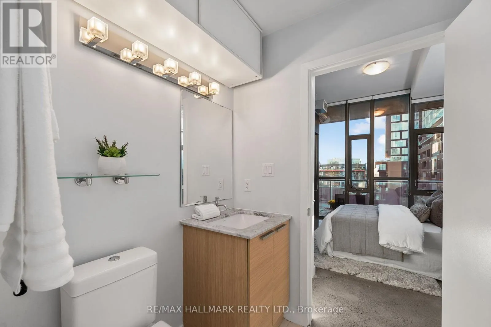 503 - 625 QUEEN STREET E