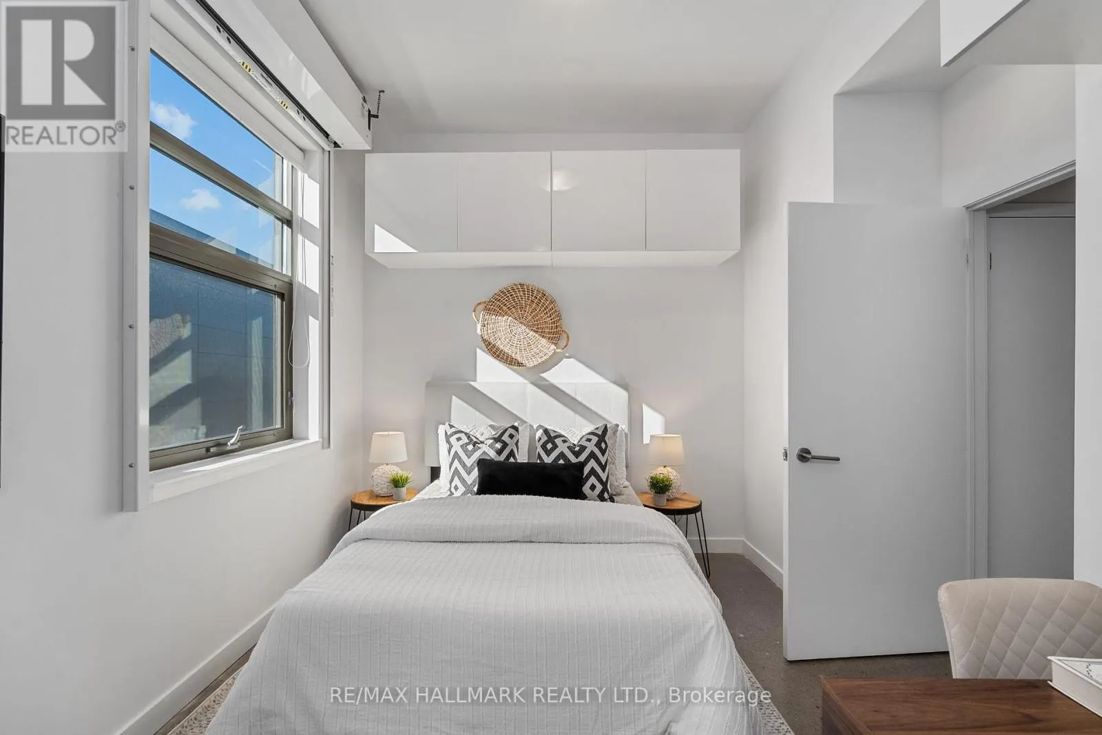 503 - 625 QUEEN STREET E