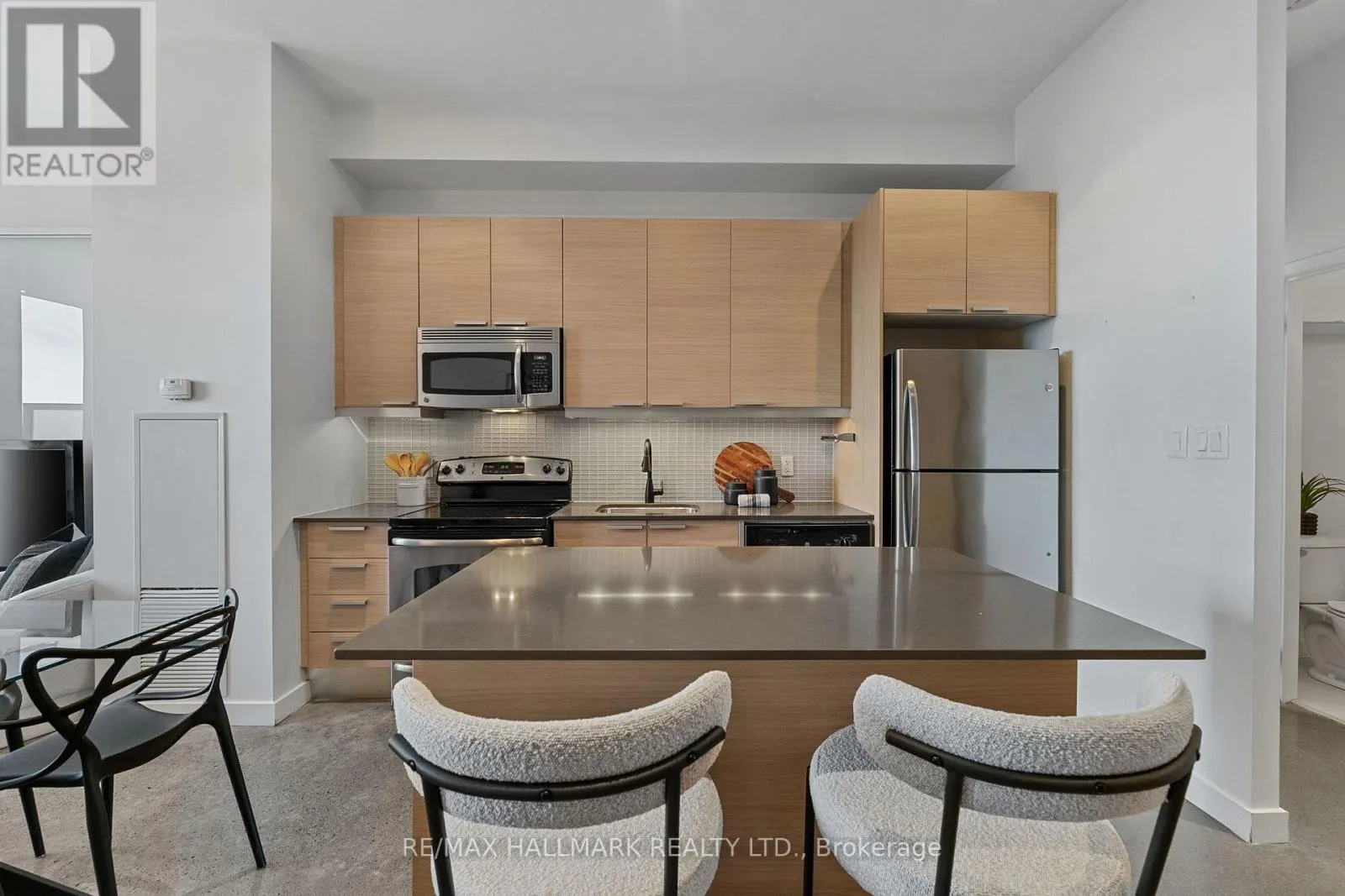 503 - 625 QUEEN STREET E