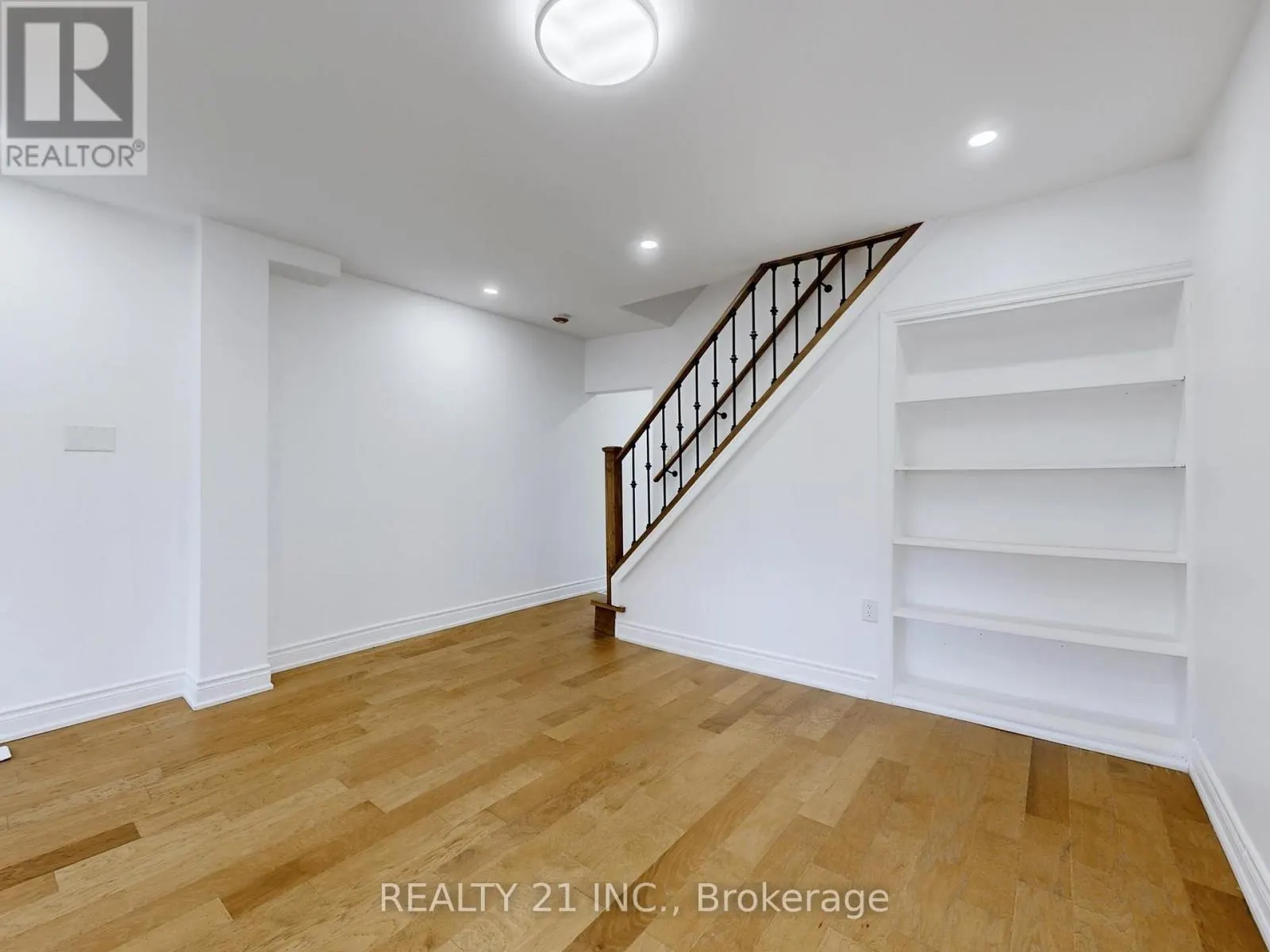 92 KING EDWARD AVE AVENUE