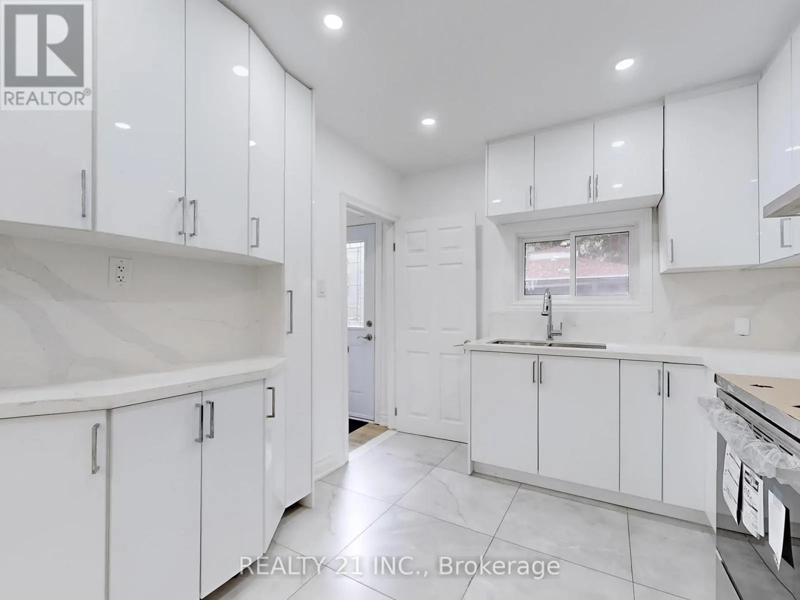 92 KING EDWARD AVE AVENUE