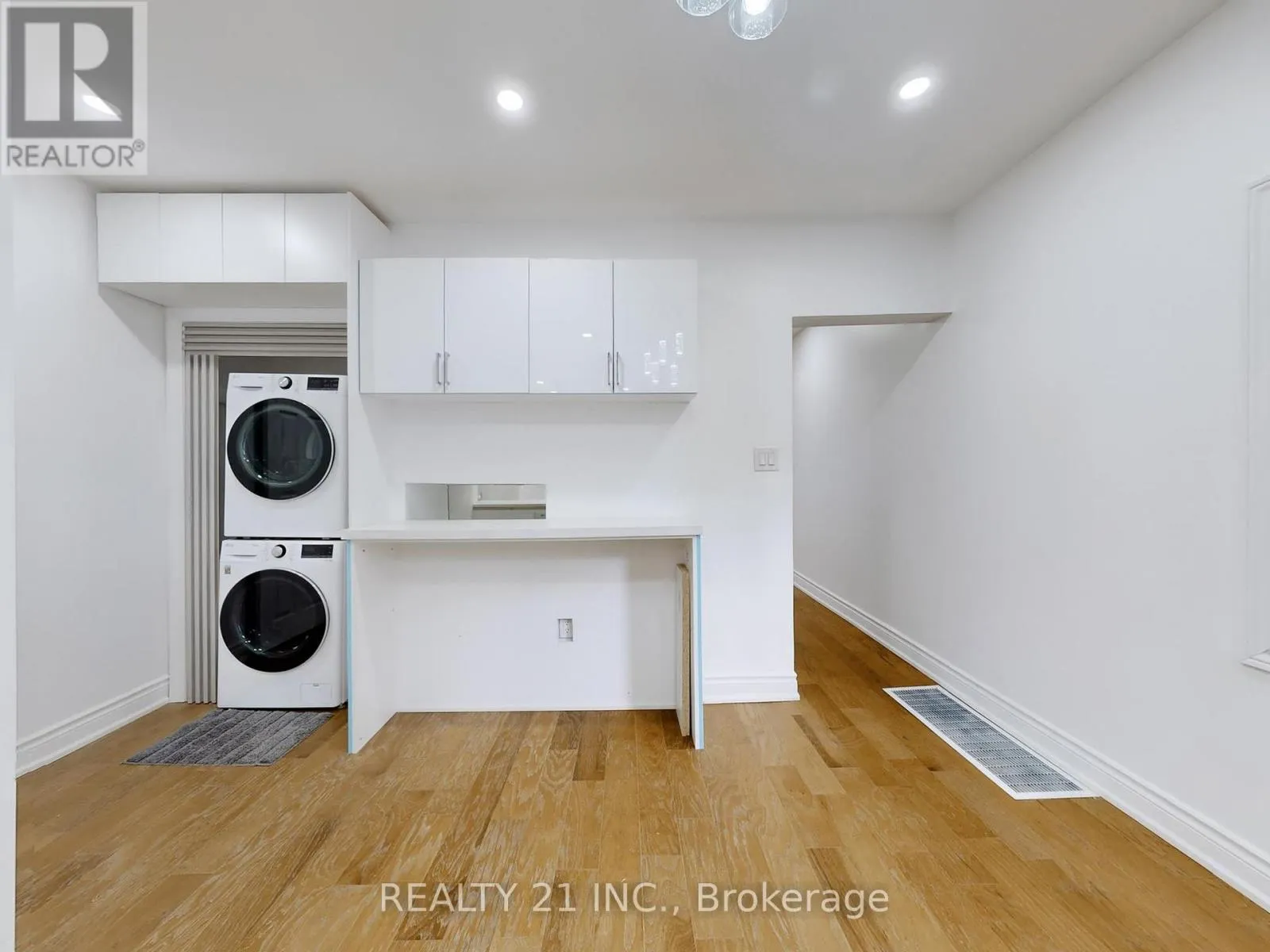 92 KING EDWARD AVE AVENUE