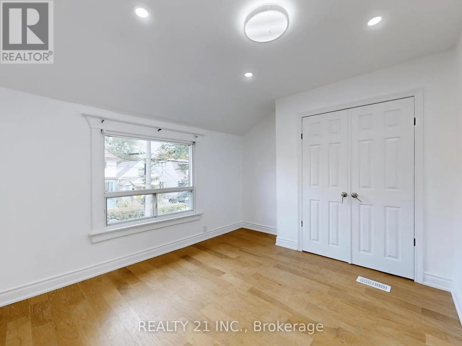 92 KING EDWARD AVE AVENUE