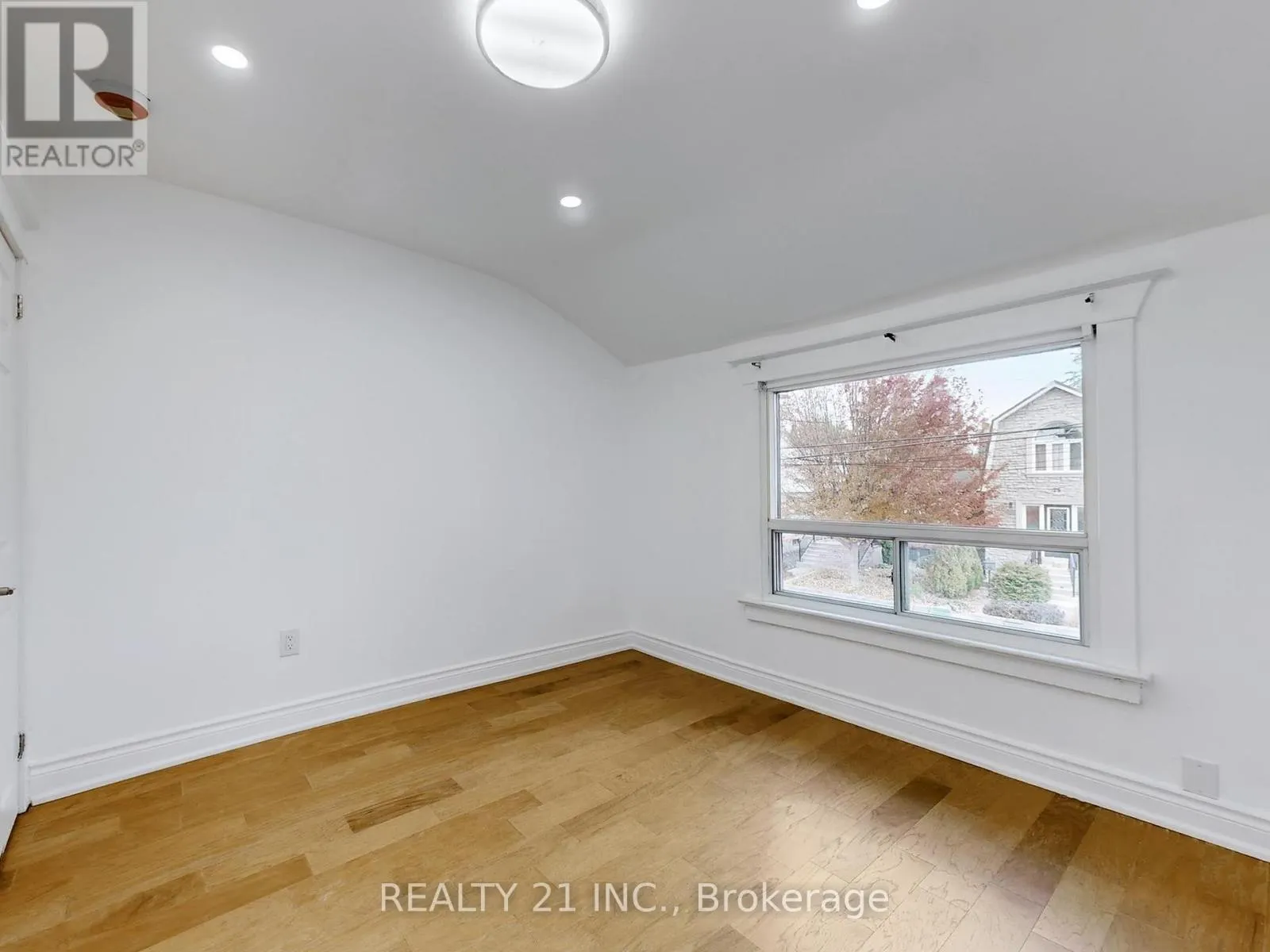 92 KING EDWARD AVE AVENUE