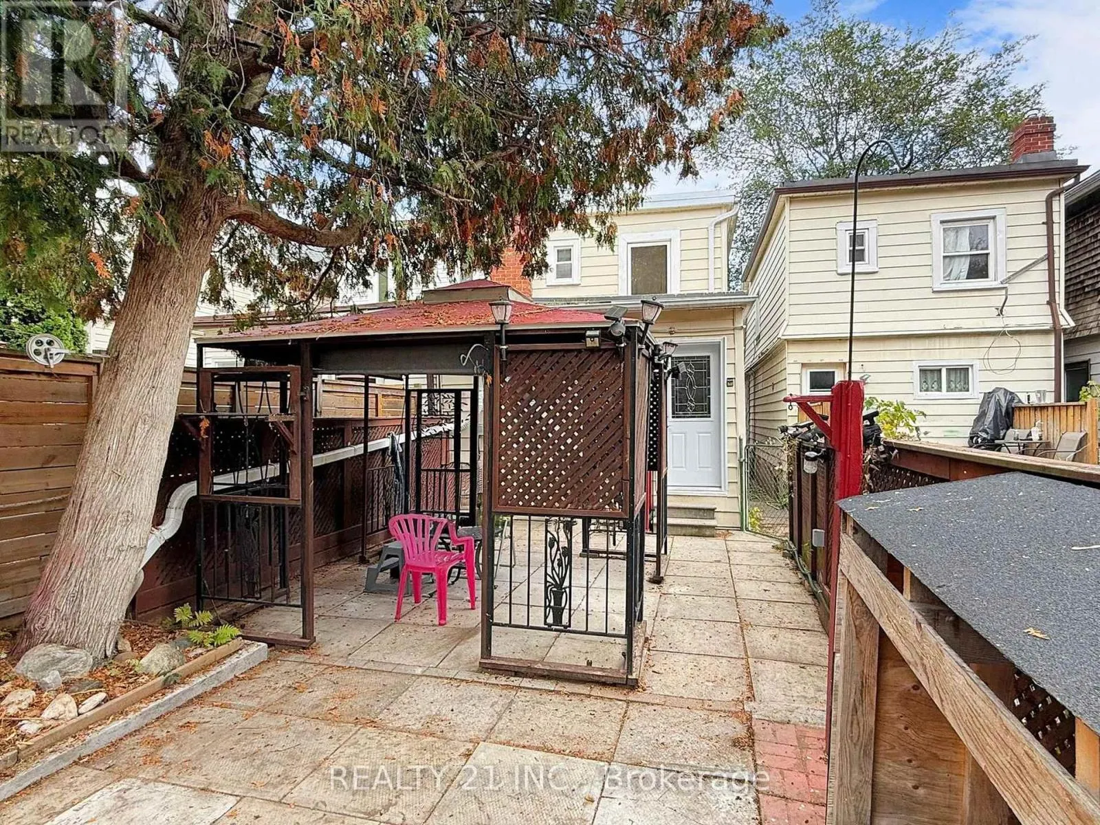 92 KING EDWARD AVE AVENUE